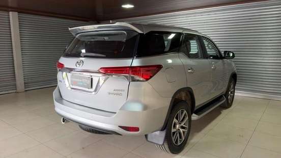 TOYOTA-HILUX SW4-2016