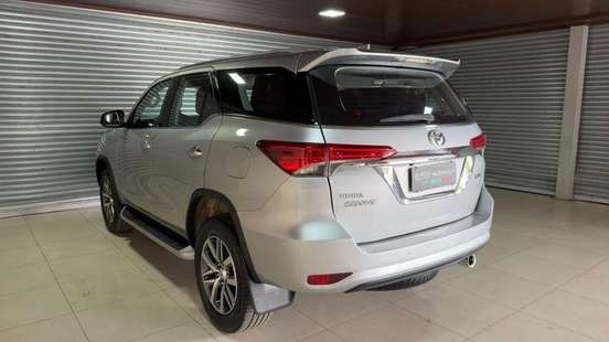 TOYOTA-HILUX SW4-2016