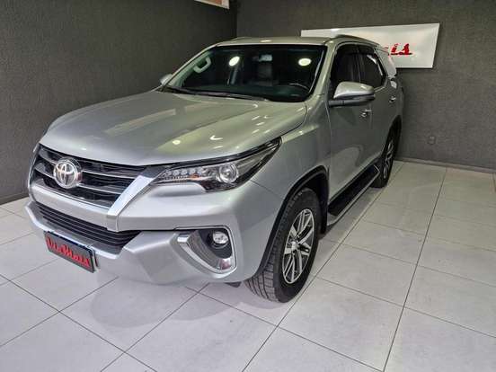 TOYOTA-HILUX SW4-2017