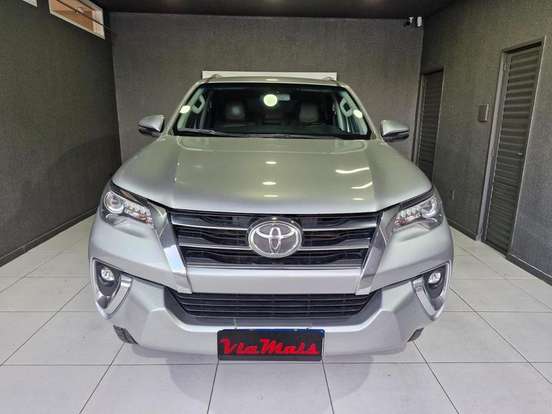 TOYOTA-HILUX SW4-2017