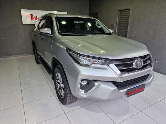 TOYOTA-HILUX SW4-2017