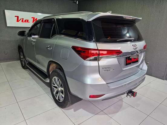 TOYOTA-HILUX SW4-2017