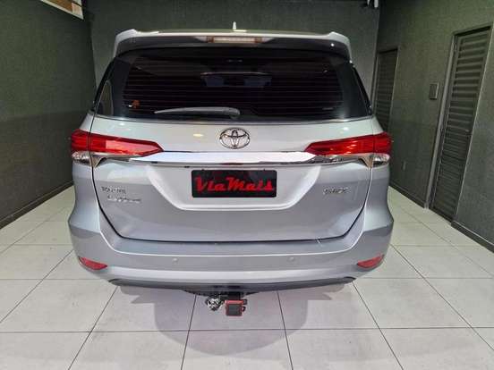 TOYOTA-HILUX SW4-2017