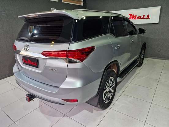 TOYOTA-HILUX SW4-2017