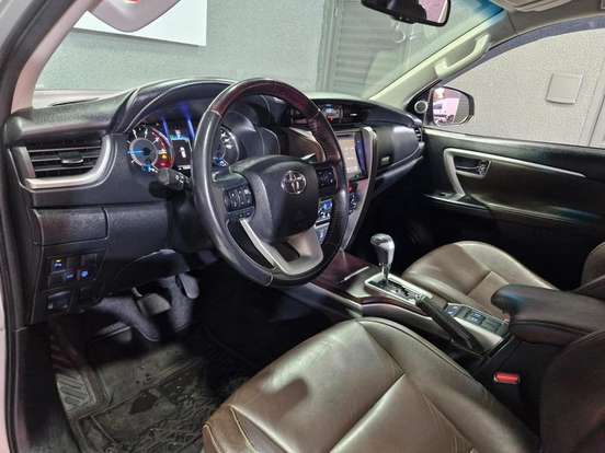 TOYOTA-HILUX SW4-2.8 SRX 4X4 16V TURBO INTERCOOLER DIESEL 4P AUTOMÁTICO TOYOTA-HILUX SW4-2017