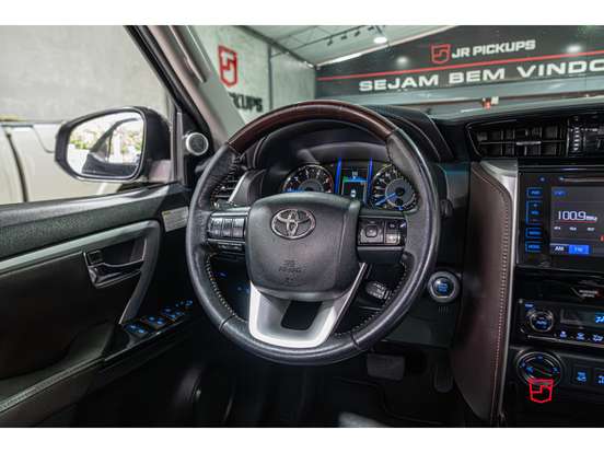 TOYOTA-HILUX SW4-2.8 SRX 4X4 7 LUGARES 16V TURBO INTERCOOLER DIESEL 4P AUTOMÁTICO TOYOTA-HILUX SW4-2016