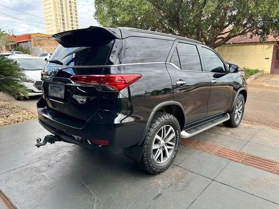 TOYOTA-HILUX SW4-2020