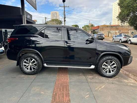 TOYOTA-HILUX SW4-2.8 SRX 4X4 7 LUGARES 16V TURBO INTERCOOLER DIESEL 4P AUTOMÁTICO TOYOTA-HILUX SW4-2020