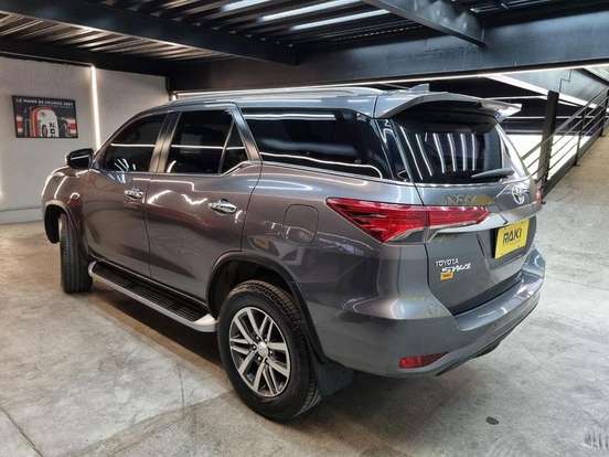TOYOTA-HILUX SW4-2.8 SRX 4X4 7 LUGARES 16V TURBO INTERCOOLER DIESEL 4P AUTOMÁTICO TOYOTA-HILUX SW4-2019