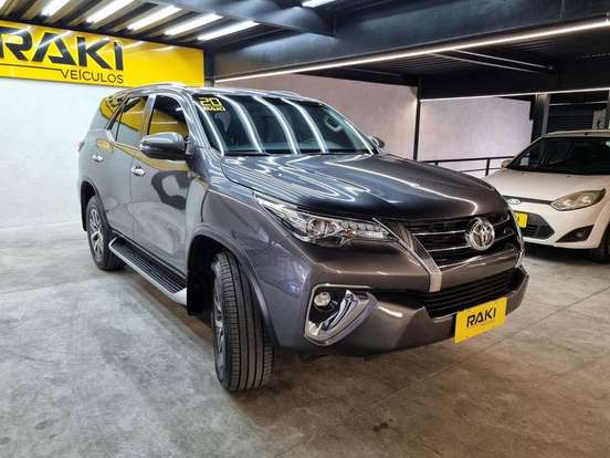 TOYOTA-HILUX SW4-2.8 SRX 4X4 7 LUGARES 16V TURBO INTERCOOLER DIESEL 4P AUTOMÁTICO TOYOTA-HILUX SW4-2019