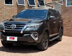 TOYOTA HILUX SW4 2.8 SRX 4X4 7 LUGARES 16V TURBO INTERCOOLER DIESEL 4P AUTOMÁTICO TOYOTA HILUX SW4 2.8 SRX 4X4 7 LUGARES 16V TURBO INTERCOOLER DIESEL 4P AUTOMÁTICO