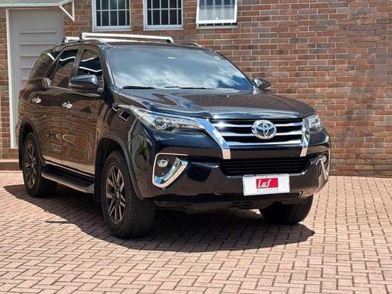 TOYOTA-HILUX SW4-2.8 SRX 4X4 7 LUGARES 16V TURBO INTERCOOLER DIESEL 4P AUTOMÁTICO TOYOTA-HILUX SW4-2018