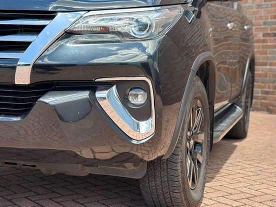 TOYOTA-HILUX SW4-2.8 SRX 4X4 7 LUGARES 16V TURBO INTERCOOLER DIESEL 4P AUTOMÁTICO TOYOTA-HILUX SW4-2018