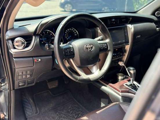 TOYOTA-HILUX SW4-2.8 SRX 4X4 7 LUGARES 16V TURBO INTERCOOLER DIESEL 4P AUTOMÁTICO TOYOTA-HILUX SW4-2018