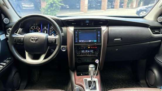TOYOTA-HILUX SW4-2018