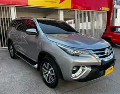 TOYOTA HILUX SW4 2.8 SRX 4X4 7 LUGARES 16V TURBO INTERCOOLER DIESEL 4P AUTOMÁTICO TOYOTA HILUX SW4 2.8 SRX 4X4 7 LUGARES 16V TURBO INTERCOOLER DIESEL 4P AUTOMÁTICO