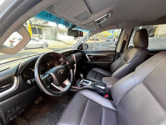 TOYOTA-HILUX SW4-2020