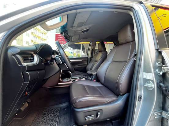 TOYOTA-HILUX SW4-2020