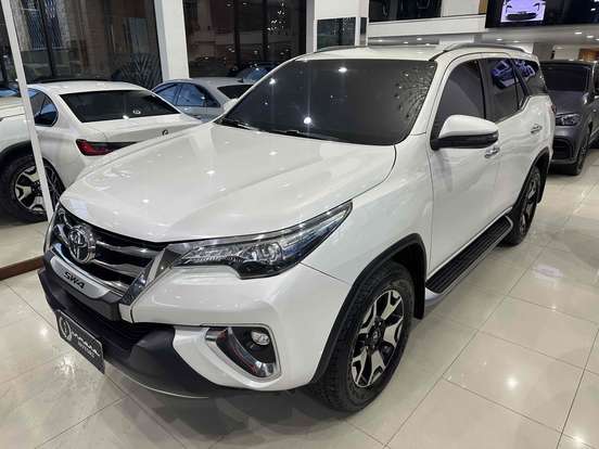 TOYOTA-HILUX SW4-2.8 SRX DIAMOND 4X4 7 LUGARES 16V TURBO INTERCOOLER DIESEL 4P AUTOMÁTICO TOYOTA-HILUX SW4-2018