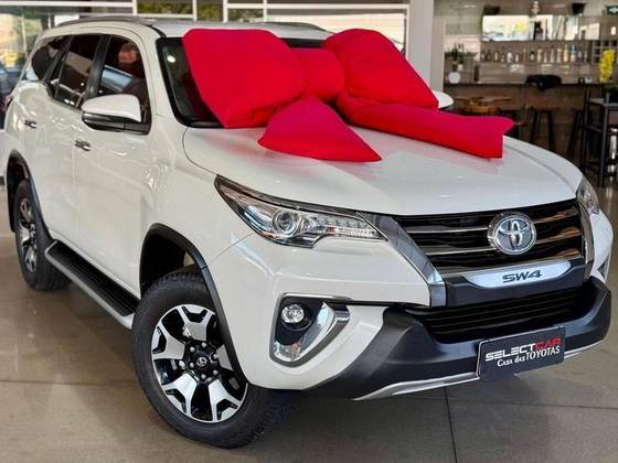 TOYOTA HILUX SW4 2.8 SRX DIAMOND 4X4 7 LUGARES 16V TURBO INTERCOOLER DIESEL 4P AUTOMÁTICO
