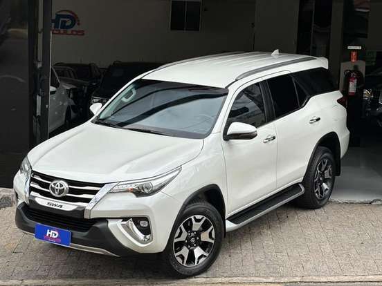TOYOTA-HILUX SW4-2019