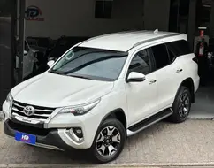 TOYOTA HILUX SW4 2.8 SRX DIAMOND 4X4 7 LUGARES 16V TURBO INTERCOOLER DIESEL 4P AUTOMÁTICO TOYOTA HILUX SW4 2.8 SRX DIAMOND 4X4 7 LUGARES 16V TURBO INTERCOOLER DIESEL 4P AUTOMÁTICO
