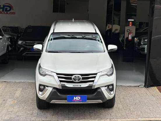 TOYOTA-HILUX SW4-2.8 SRX DIAMOND 4X4 7 LUGARES 16V TURBO INTERCOOLER DIESEL 4P AUTOMÁTICO TOYOTA-HILUX SW4-2019