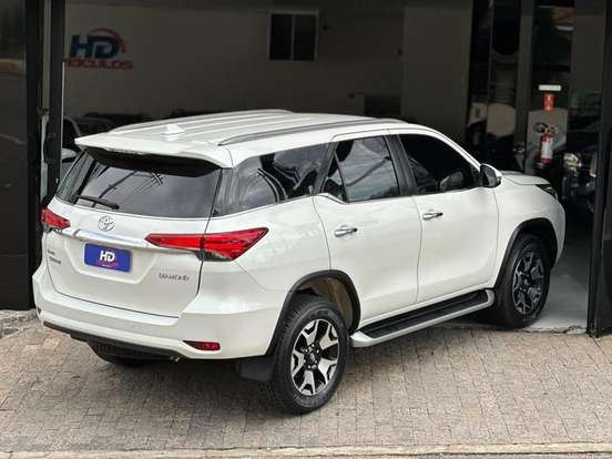 TOYOTA-HILUX SW4-2019