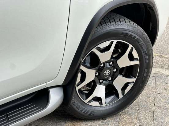 TOYOTA-HILUX SW4-2.8 SRX DIAMOND 4X4 7 LUGARES 16V TURBO INTERCOOLER DIESEL 4P AUTOMÁTICO TOYOTA-HILUX SW4-2019