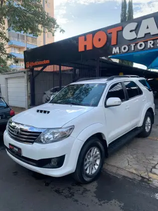 TOYOTA HILUX SW4 3.0 SRV 4X4 16V TURBO INTERCOOLER DIESEL 4P AUTOMÁTICO