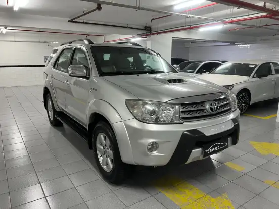 TOYOTA-HILUX SW4-3.0 SRV 4X4 7 LUGARES 16V TURBO INTERCOOLER DIESEL 4P AUTOMÁTICO TOYOTA-HILUX SW4-2011