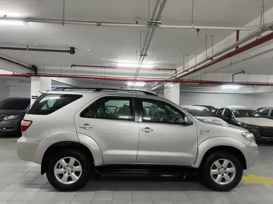 TOYOTA-HILUX SW4-2011