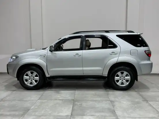 TOYOTA-HILUX SW4-3.0 SRV 4X4 7 LUGARES 16V TURBO INTERCOOLER DIESEL 4P AUTOMÁTICO TOYOTA-HILUX SW4-2011