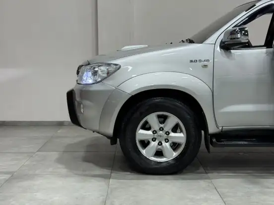 TOYOTA-HILUX SW4-3.0 SRV 4X4 7 LUGARES 16V TURBO INTERCOOLER DIESEL 4P AUTOMÁTICO TOYOTA-HILUX SW4-2011