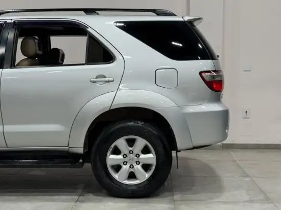 TOYOTA-HILUX SW4-2011