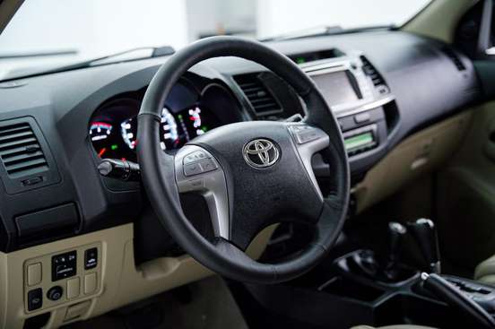 TOYOTA-HILUX SW4-3.0 SRV 4X4 16V TURBO INTERCOOLER DIESEL 4P AUTOMÁTICO TOYOTA-HILUX SW4-2014