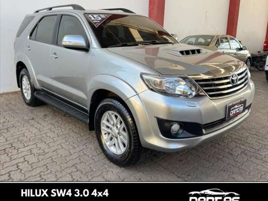 TOYOTA-HILUX SW4-3.0 SRV 4X4 7 LUGARES 16V TURBO INTERCOOLER DIESEL 4P AUTOMÁTICO TOYOTA-HILUX SW4-2015