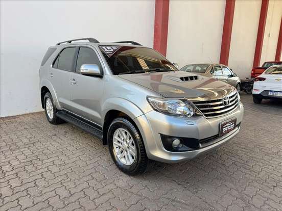 TOYOTA-HILUX SW4-3.0 SRV 4X4 7 LUGARES 16V TURBO INTERCOOLER DIESEL 4P AUTOMÁTICO TOYOTA-HILUX SW4-2015