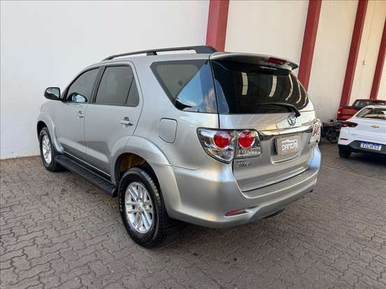 TOYOTA-HILUX SW4-2015