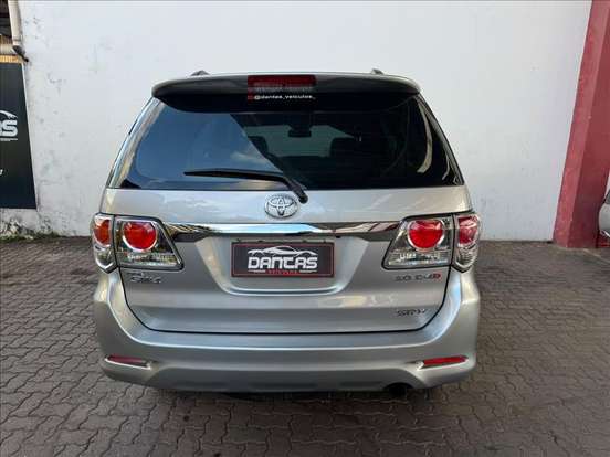TOYOTA-HILUX SW4-3.0 SRV 4X4 7 LUGARES 16V TURBO INTERCOOLER DIESEL 4P AUTOMÁTICO TOYOTA-HILUX SW4-2015