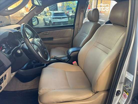 TOYOTA-HILUX SW4-2015