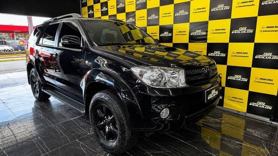 TOYOTA HILUX SW4 3.0 SRV 4X4 7 LUGARES 16V TURBO INTERCOOLER DIESEL 4P AUTOMÁTICO