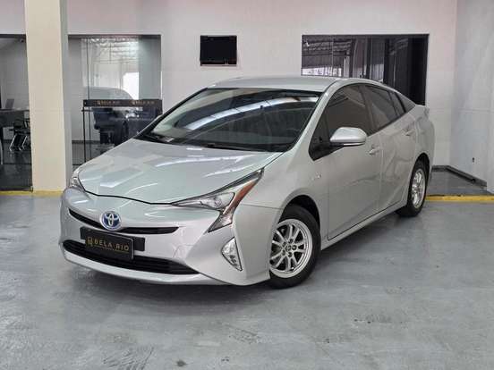 TOYOTA-PRIUS-2016
