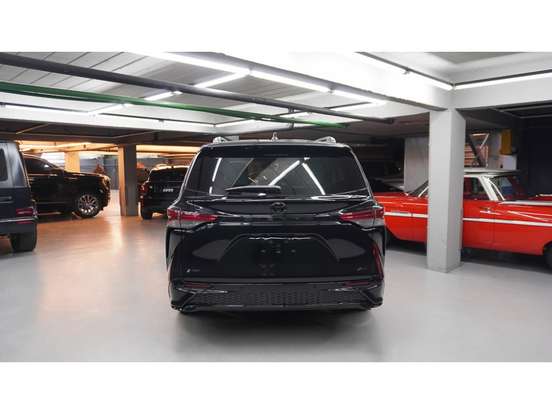TOYOTA-SIENNA-2026