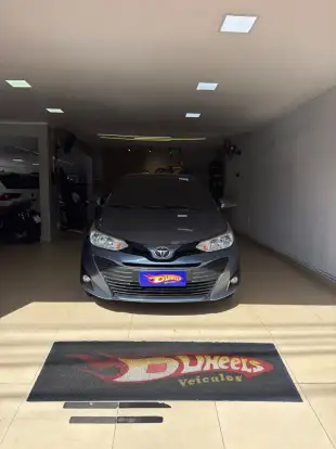TOYOTA-YARIS-2019