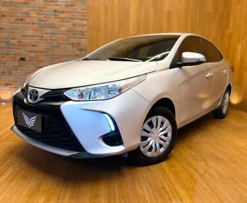 TOYOTA-YARIS-2022