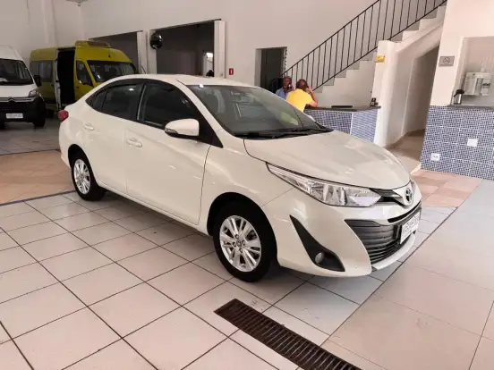 TOYOTA-YARIS-2019