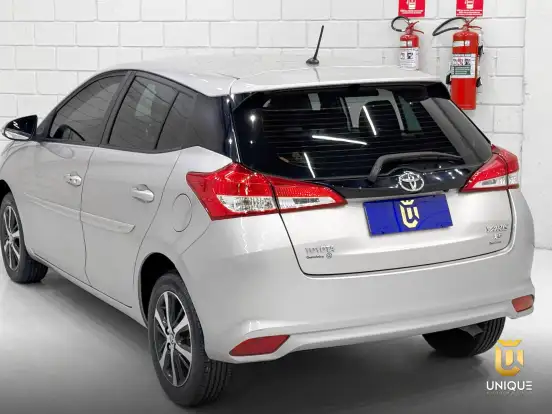 TOYOTA-YARIS-2019