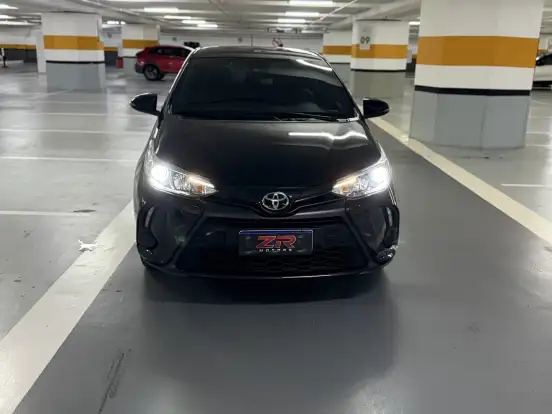 TOYOTA-YARIS-2023