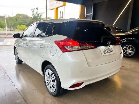 TOYOTA-YARIS-2019